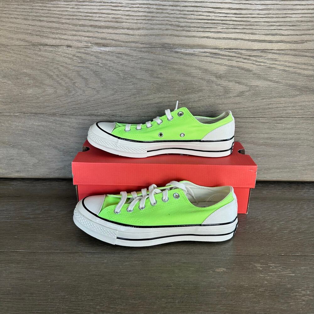 Converse women’s  7.5 Chuck 70 Low 'Psychedelic Hoops' in Ghost Green
